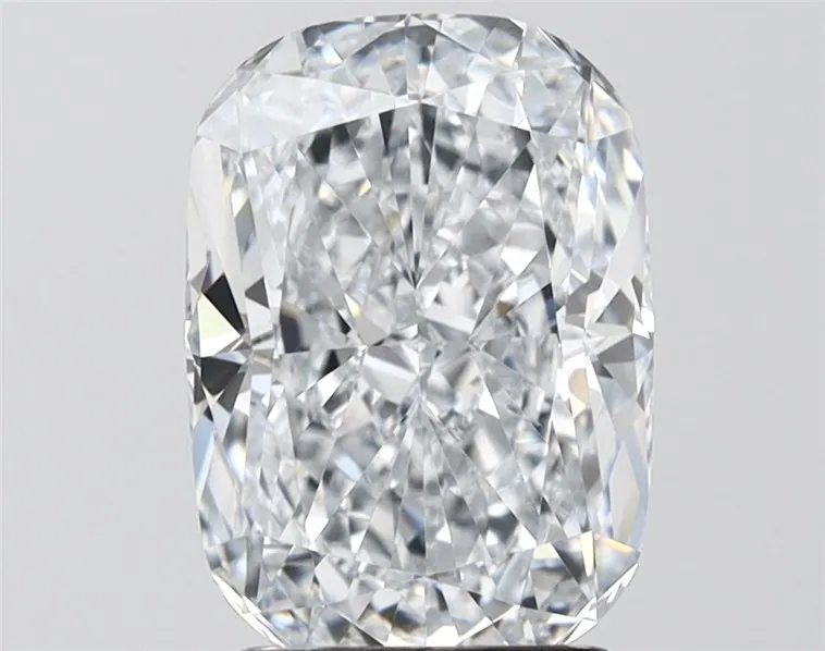 3.01ct Cushion modified Lab Grown Diamond (Colour E, Clarity VVS2, IGI Certified)