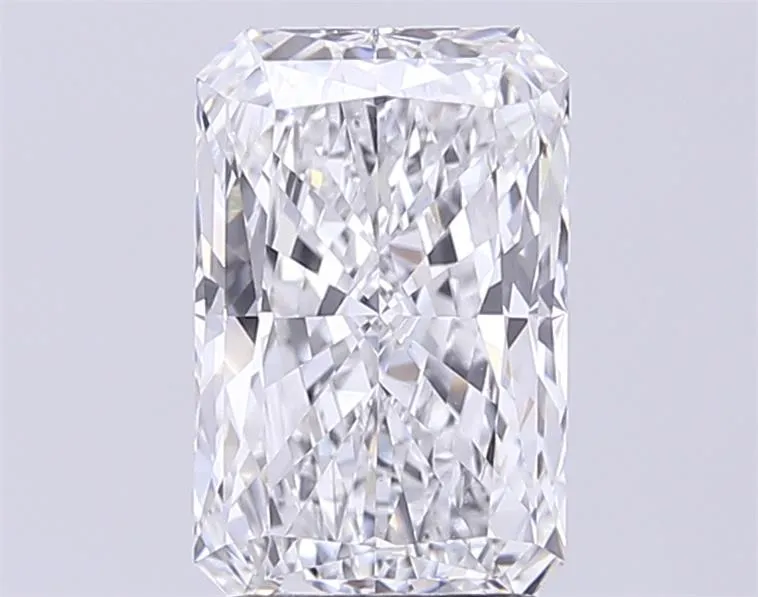 3.01ct Radiant Lab Grown Diamond (Colour E, Clarity VVS2, IGI Certified)