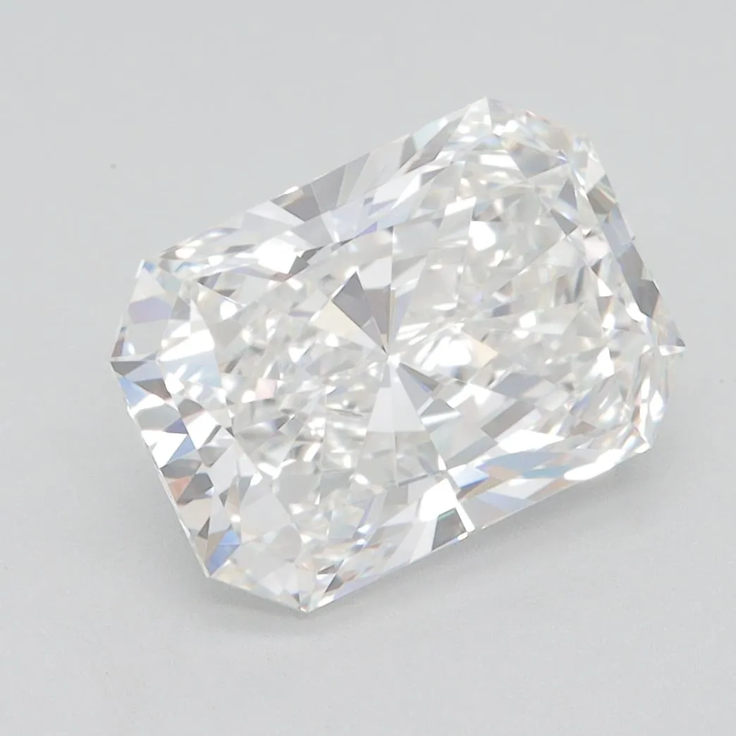 3.01ct Radiant Lab Grown Diamond (Colour F, Clarity VVS2, IGI Certified)