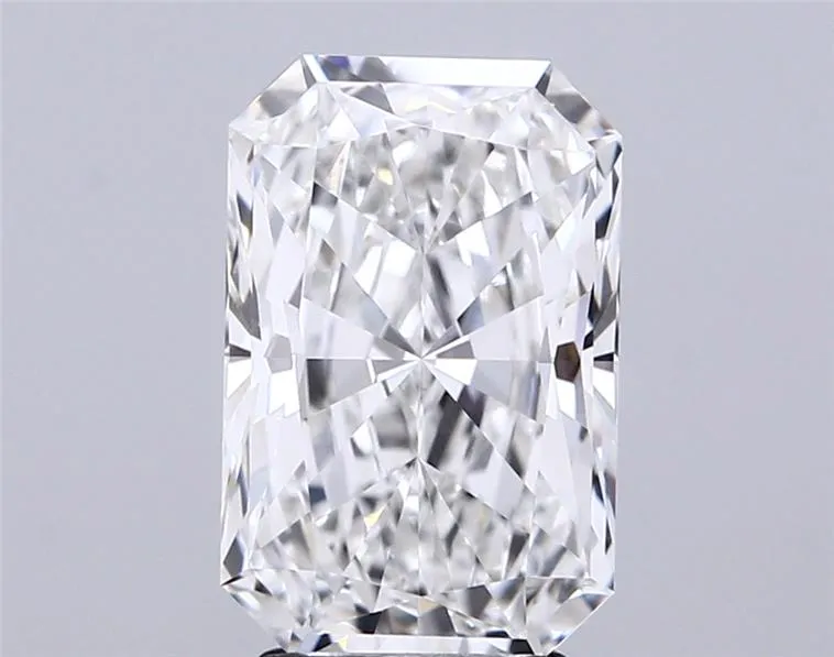 3.02ct Radiant Lab Grown Diamond (Colour E, Clarity VVS1, IGI Certified)