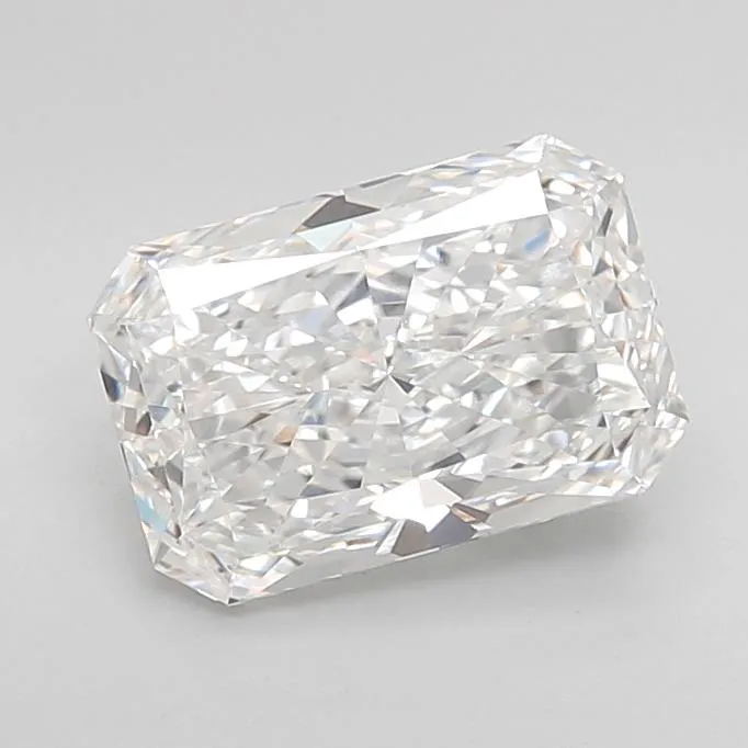 3.08ct Radiant Lab Grown Diamond (Colour E, Clarity VVS1, IGI Certified)