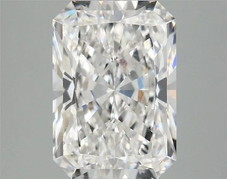 3.10ct Radiant Lab Grown Diamond (Colour E, Clarity VVS2, IGI Certified)