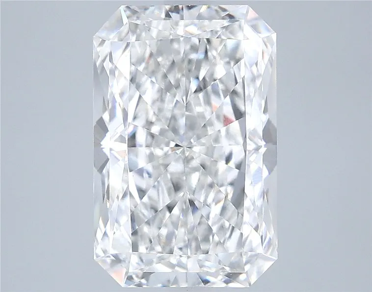 3.72ct Radiant Lab Grown Diamond (Colour E, Clarity VVS2, IGI Certified)