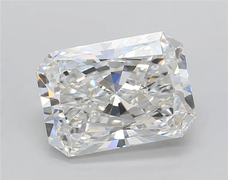 4.01ct Radiant Lab Grown Diamond (Colour E, Clarity VVS2, GIA Certified)