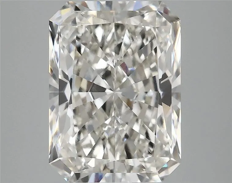 4.03ct Radiant Lab Grown Diamond (Colour G, Clarity VVS2, IGI Certified)