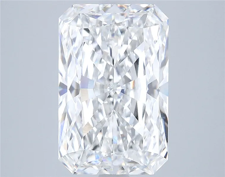 4.04ct Radiant Lab Grown Diamond (Colour E, Clarity VVS2, IGI Certified)