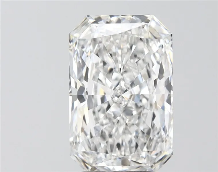 4.08ct Radiant Lab Grown Diamond (Colour D, Clarity VVS2, IGI Certified)