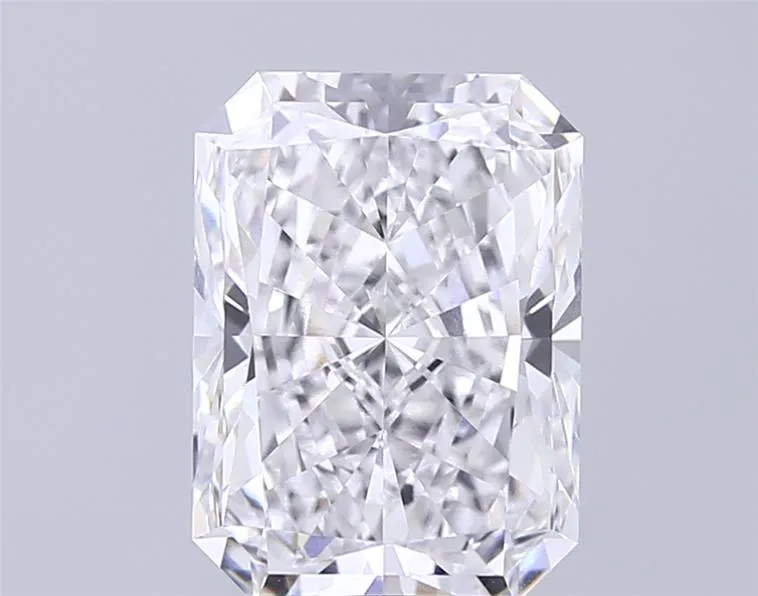5.02ct Radiant Lab Grown Diamond (Colour E, Clarity VVS1, IGI Certified)